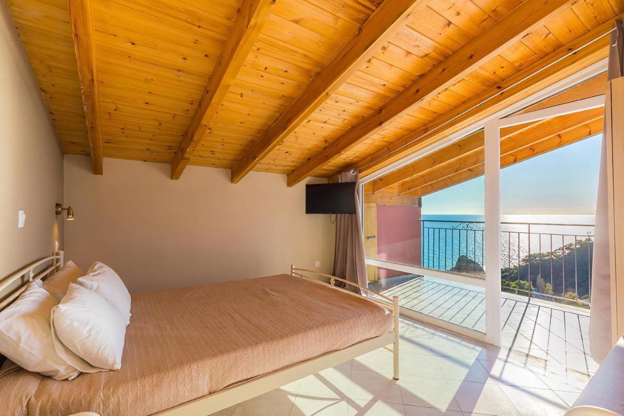 Luxury Loft Apartment With Pool - Pelekas Beach, Corfu Bagian luar foto