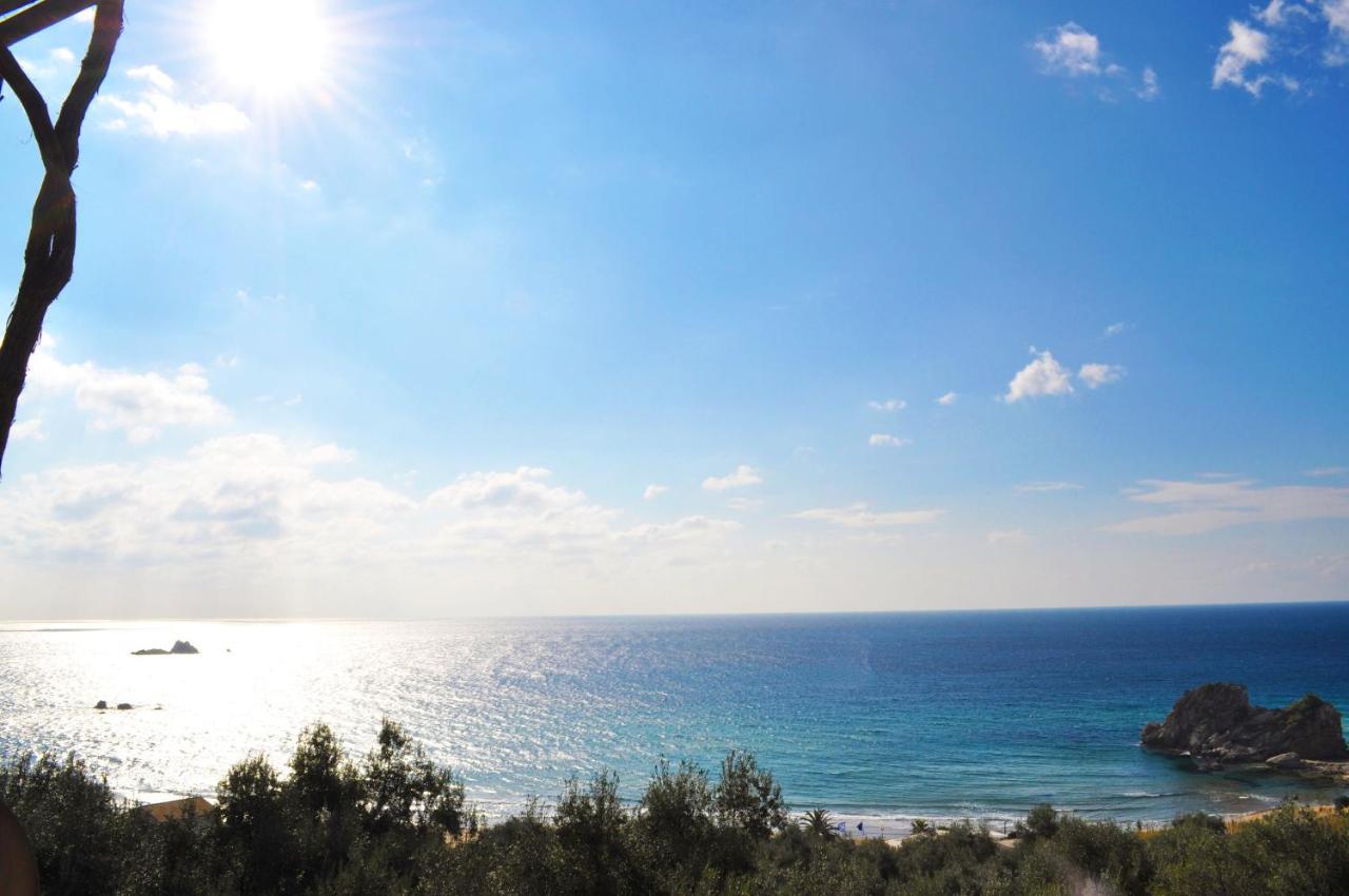 Luxury Loft Apartment With Pool - Pelekas Beach, Corfu Bagian luar foto