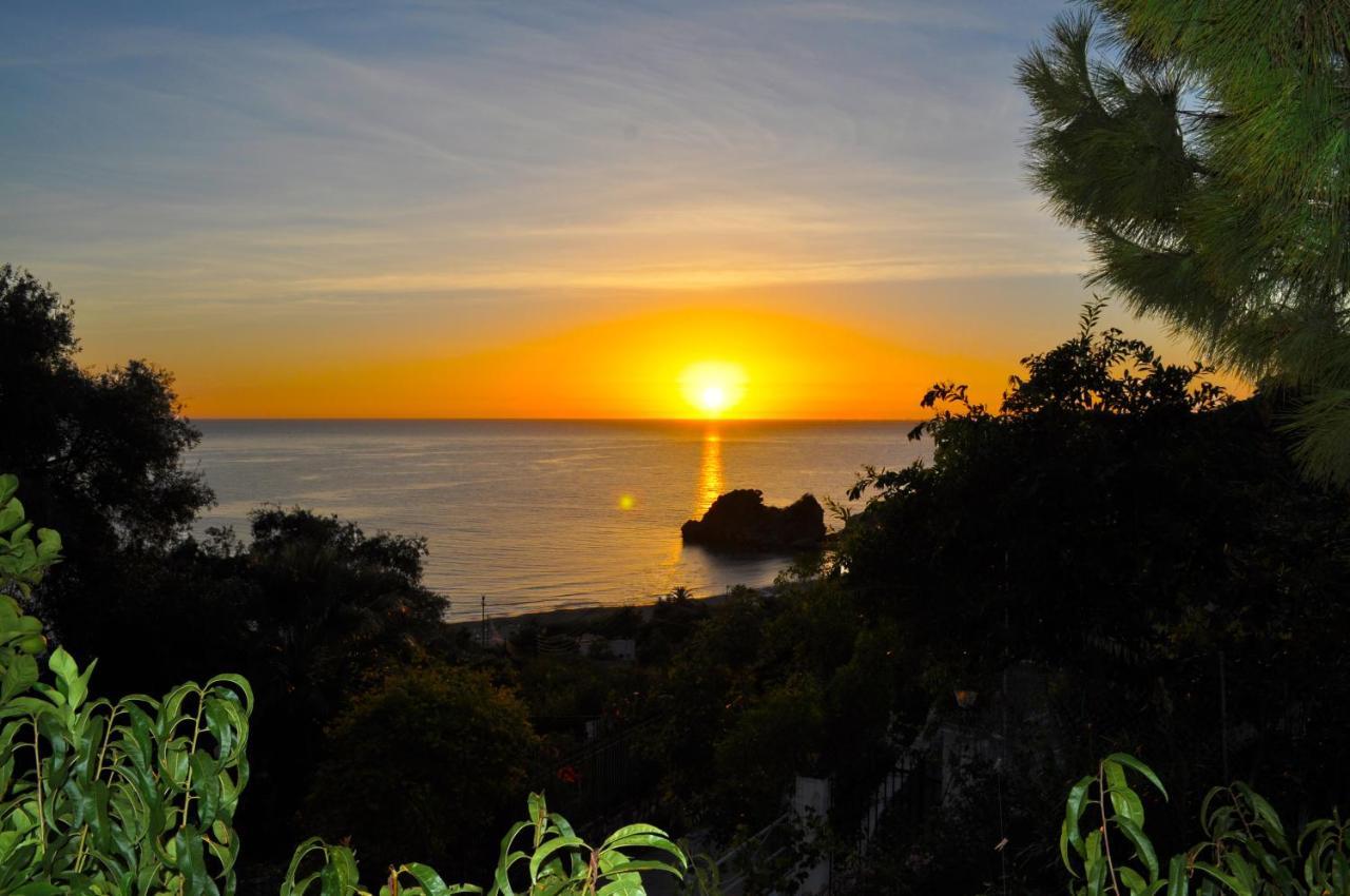 Luxury Loft Apartment With Pool - Pelekas Beach, Corfu Bagian luar foto